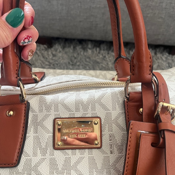 Michael Kors Cream/Brown Logo Bag Set - Picture 6 of 16